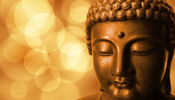 Pildil on kuldne Buddha kuju, mis illustreerib teemat: Bitcoini kauplemine Indias on rekordkõrgustes